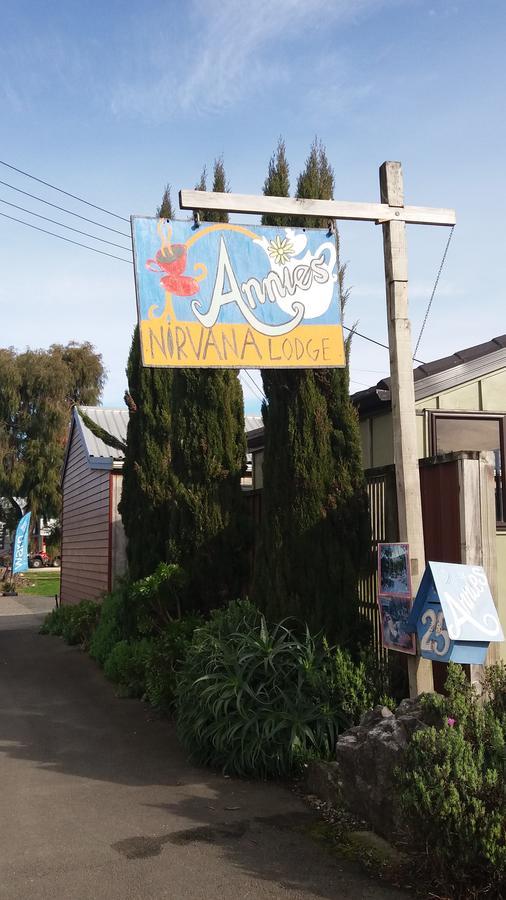 Annies Nirvana Lodge Backpackers Takaka Eksteriør billede