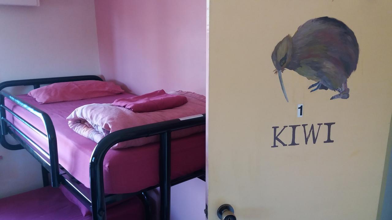 Annies Nirvana Lodge Backpackers Takaka Eksteriør billede