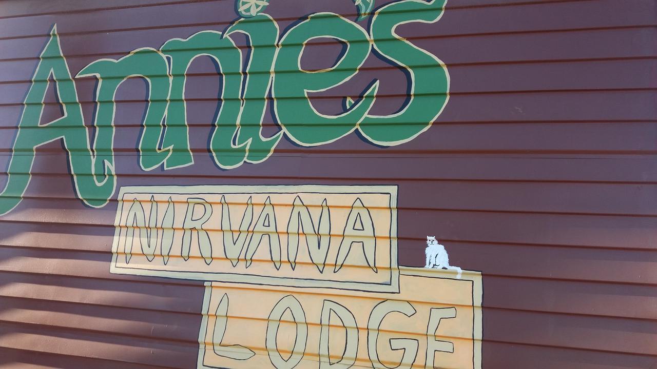 Annies Nirvana Lodge Backpackers Takaka Eksteriør billede